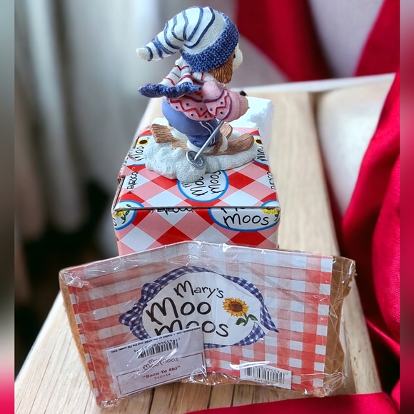 Mary's Moo Moos "Barn to Ski" 1999 Limited Edition Figurine - Picture 4 of 8